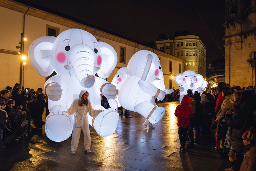 Pasacalle elefantinos gigantes espectáculo de calle