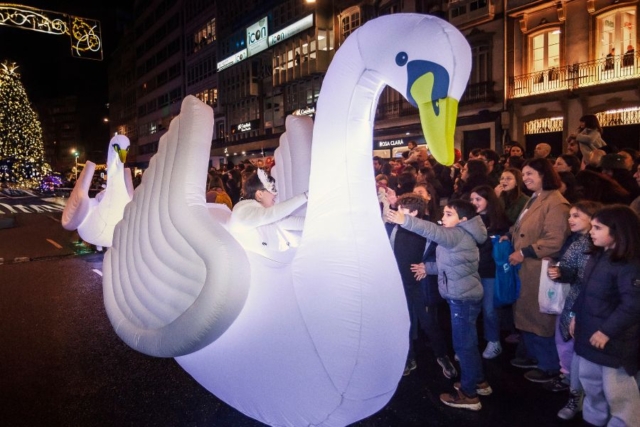 Pasacalle Cisnes espectáculo de luz