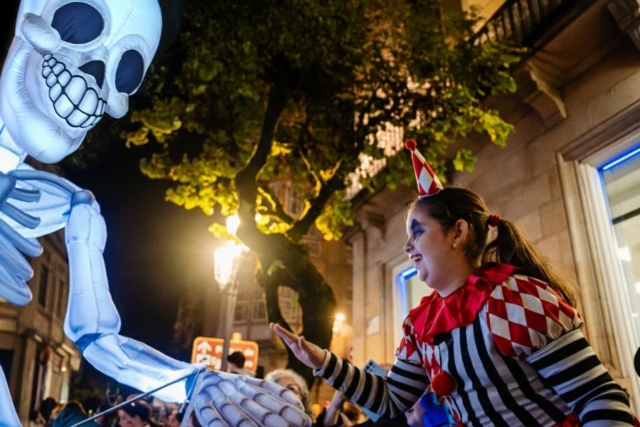 Pasacalle esqueletos espectáculo de calle halloween